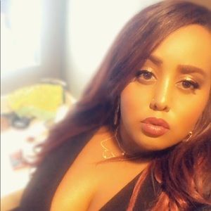 Meet your Posher, Nia